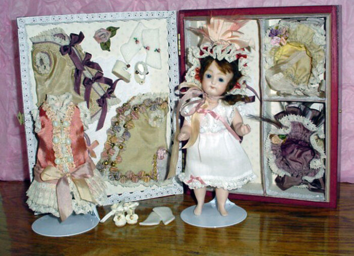 Mignonette Doll Pattern Wardrobe - Image 7